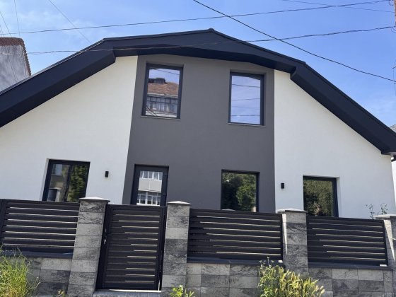 Продаж будинку в центрі. Торг. Євідновлення, єОселя Ужгород