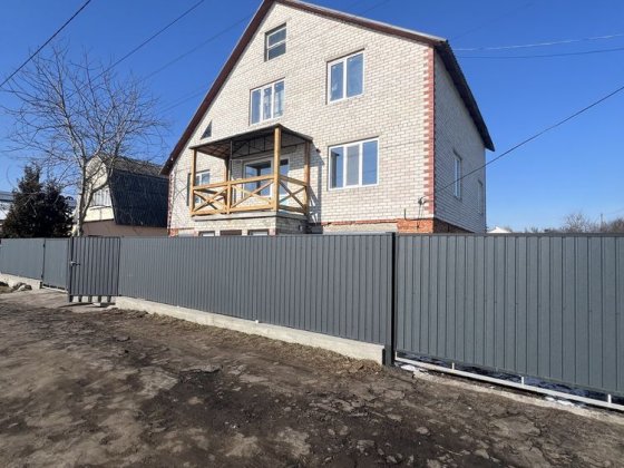 Просторий триповерховий будинок біля Десни, район Бобровиця Чернігів