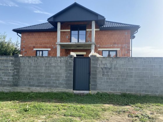 Продається просторий будинок. Ужгород