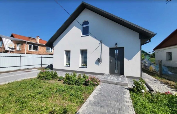 продаж капітальний будинок у місті з ремонтом та газом - фото 1