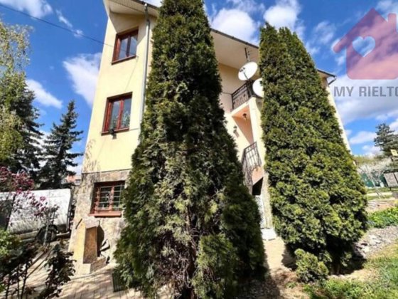 Продаж просторого сімейного будинку з цокольним поверхом та каміном Ужгород