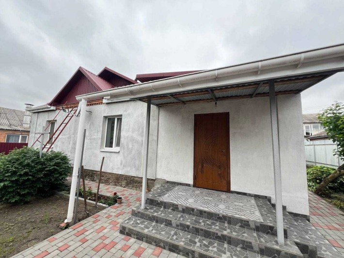 Продам будинок в місті(держпрограми) газ, світло, центральні комунікації - фото 1