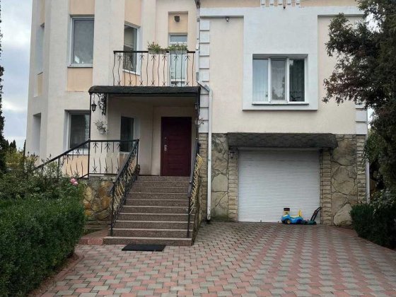 продаж добротного будинку біля річки в Сабарові Винница