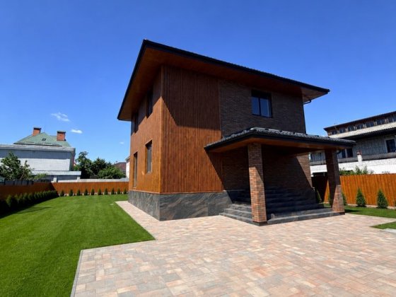 Новий будинок 220 м² з повноцінним підвалом та потрійним перекриттям