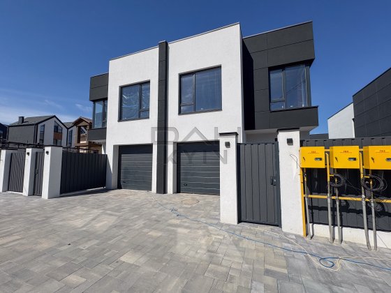 Дуплекс з гаражем та ремонтом - 130 м², 2 сотки, с. Софіївська Борщагівка є газ, від забудовника Петропавловская Борщаговка