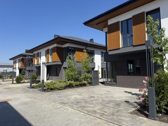 Петропавлівська Борщагівка КМ Garden Villadge  таун з ремонтом Петропавловская Борщаговка