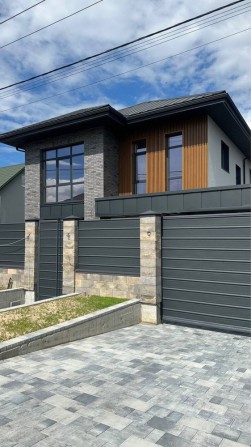 Продаж будинку з ПіДВАЛОМ! Газ, поруч ЛІЦЕЙ, 5 соток. У вартість взодить офорлення ділянки: газон і  - фото 1