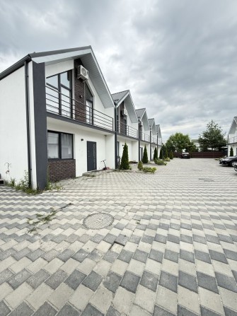 БЕЗ Комісії! Продаж сучасного двоповерхового таунхауса з ремонтом, меблями та технікою. - фото 1