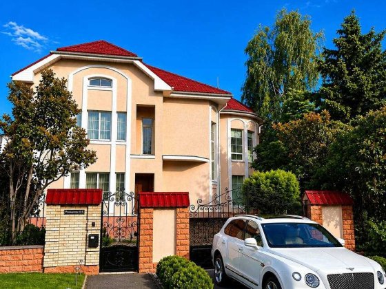 Продаж будинок Київ , Святошинський р-н 655м² 3 поверхи 15 сот  6 кімнат, сауна критий басейн гараж  Петропавлівська Борщагівка