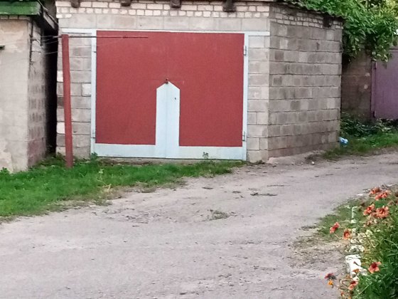 Продам гараж в  центре Берестин