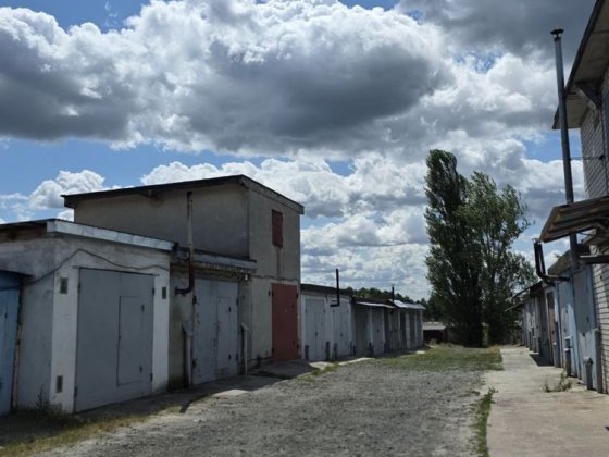 Продам гараж у районі Хлібозаводу. Вараш