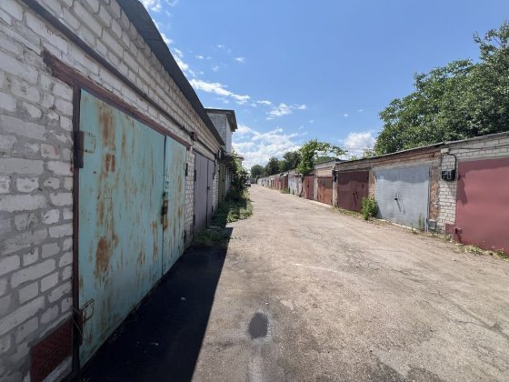 Гараж цегляний з підвалом ямою. Черкассы