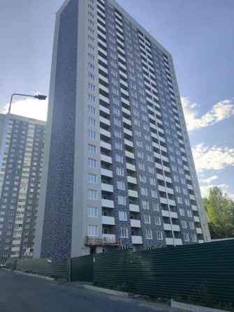 Продаж 1-к квартири вул. Коноплянська 21 - фото 1