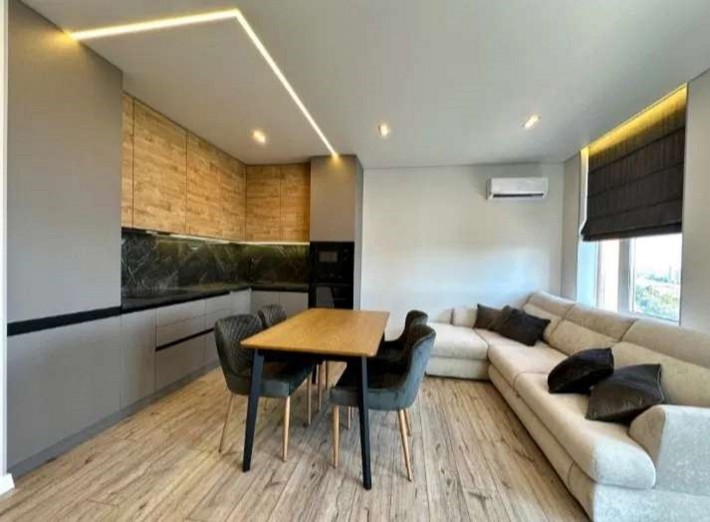Продаж 2-к квартири вул. Дніпровська набережна 20а - фото 1