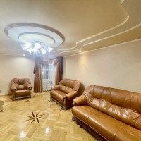 Продаж 3-к квартири вул. Богатирська 6/1 Киев