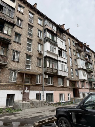 без % Продаж 1 кімнатної квартири в цегляному будингку по вул.Набережно-Лугова,3. Поділ метро Тараса - фото 1
