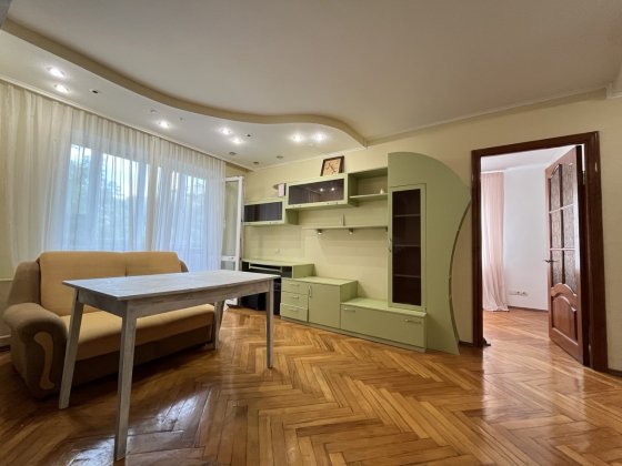 Продаж без комісії теплої 2 -кімнатної квартири 10 хвилин від метро Деміївська вул. Кустанайська 2 Київ