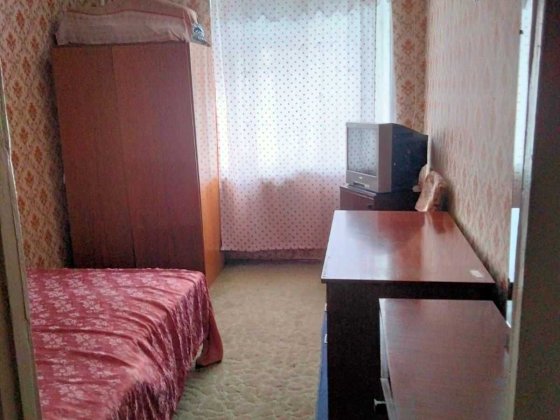 ВІЛЬНА!  ЗДАМ кімнату для дівчини .ЦЕНТР Ровно