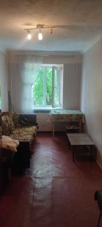 ЗДАЮ! Кімната окрема ЦЕНТР/Ринок. без хазяїв. Всі зручн. Душ.Кухня .ГарВода. Меблі - фото 1