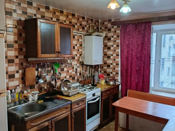 Три окремі  кімнати в трехкімнатьній квартирі..Район привокзальний Винница