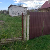 Светлое дачи, небольшая коробка под дачу с окнами, крышей. Светлое