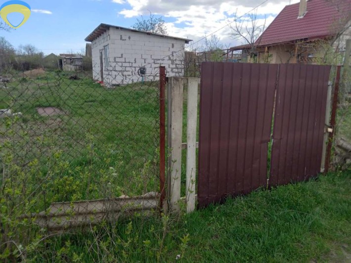 Светлое дачи, небольшая коробка под дачу с окнами, крышей. - фото 1