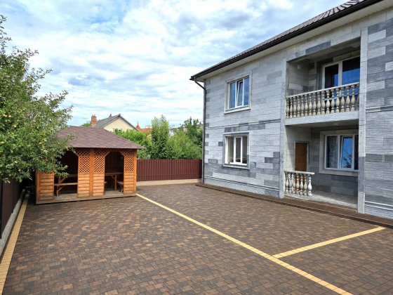 Здається 5-кімнатний ТАУНХАУСс біля вул. ВИННИЧЕНКА | 5 хв до просп. НЕЗАЛЕЖНОСТІ | 2 паркомісця, ал Чернівці