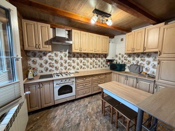Оренда будинку в межах міста, район Роша Чернівці