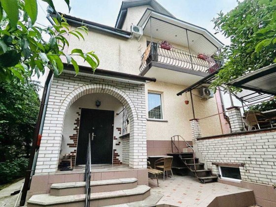 Оренда. 2-поверховий будинок. 150 м², 3 кімнати. З гаражем. Старе місто Вінниця