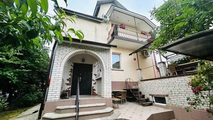 Оренда. 2-поверховий будинок. 150 м², 3 кімнати. З гаражем. Старе місто - фото 1