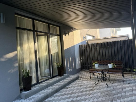 Оренда сучасного будинку в Петропавлівській Борщагівці.Перша здача