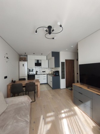 Оренда євро-2к квартири 42м², ЖК Варшавський Плюс. Автономне світло, 2 поверх - фото 1