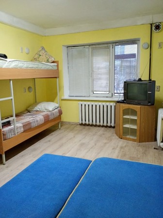 Здам двух кімнатну квартиру помісячно, роздільні кімнати, біля метро нивки в одній хвилині пішій дос - фото 1