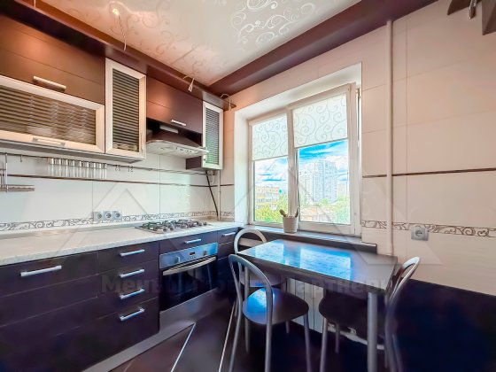 Продаж 3к квартири на вул. Дегтярівська, 10 Киев
