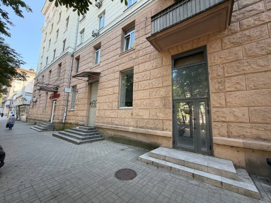 Новий магазин на пр Яворницького 121. Прекрасний автомобільний і пішохідний трафік. Зупинка біля при Днепр