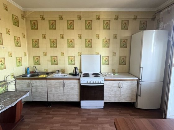 Здам велику 3 кімнатну квартиру  в центрі Броварів можна і чоловікам Бровары