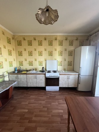 Здам велику 3 кімнатну квартиру  в центрі Броварів можна і чоловікам - фото 1