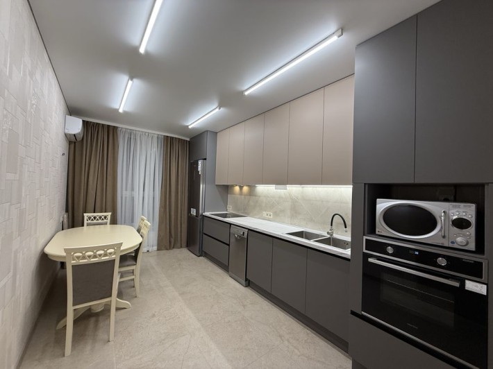 2 кімнатна квартира з ремонтом  60м2 ,3 поверх,район Центральний парк! - фото 1