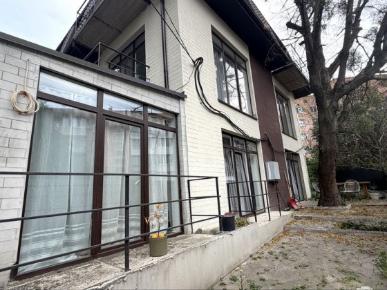 Оренда 2 кім квартири з власним двориком Ровно