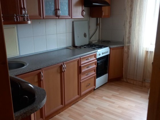 3кімн кв, 4 поверх,проспект Перемоги