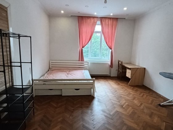 Терміново здається 2 км квартира р-н Кобилянської, вільна, ключі! Чернівці
