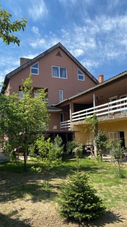 Оренда житла в окремій добудові до житлового будинку для сімʼї, бригади будівельників - фото 1