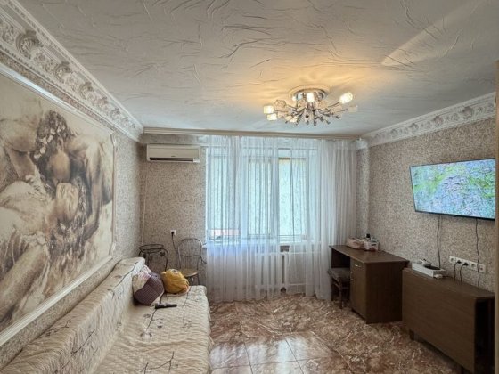 Оренда 2 кімнт. Чешка вул. ГОЛОВНА ( р-н Проспекту незал.) Чернівці