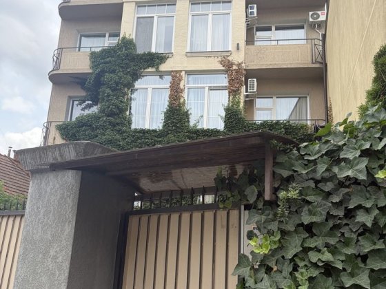 Здається  1 кімнатна квартира в центрі міста Ужгород