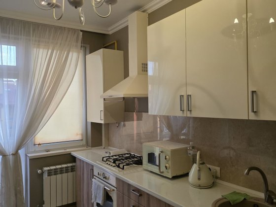 Здам простору 1 кімнатну квартиру -550$ Ужгород