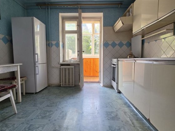 Оренда 2х кімнатної, КОМАРОВА - ІВАСЮКА (р-н АВТОВОКЗАЛУ), РОЗДІЛЬНІ кімнати, є МЕБЛІ та ТЕХНІКА, ба Черновцы