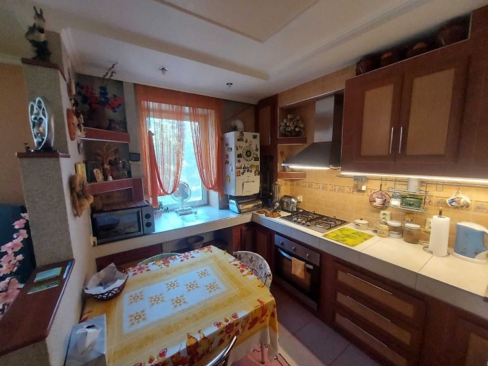 В оренду 1-кімнатна 50м2, з АГВ, з ремонтом біля ринку «Вишенька». - фото 1