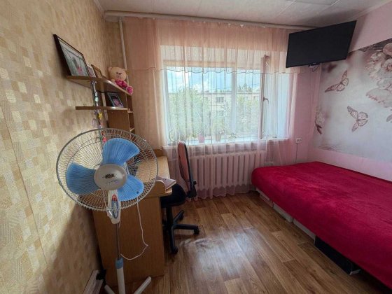 Продаж кімнати в гуртожитку площею 16,7 кв.м. нормальний житловий стан, доглянута будівля. Сан вузел
