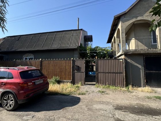 Продам часть дома по ул.Маяковского. 5 минут до рынка.
