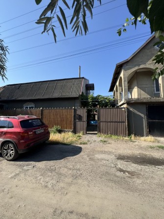 Продам часть дома по ул.Маяковского. 5 минут до рынка. - фото 1
